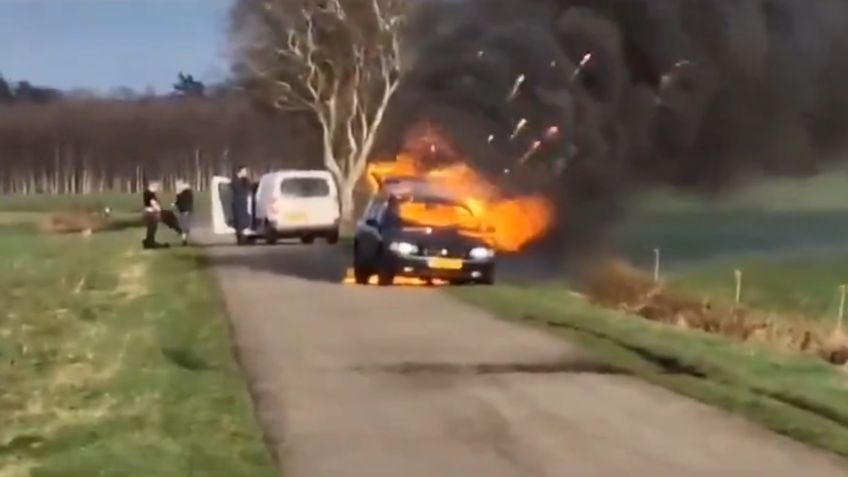 VIDEO: hombre enciende un cigarro y explotan 75 kilos de pirotecnia