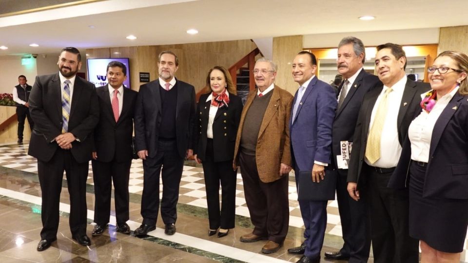 En la ceremonia de toma de protesta y entrega de nombramientos estuvieron también
presentes los Ministros Jorge Mario Pardo Rebolledo y Luis María Aguilar Morales.