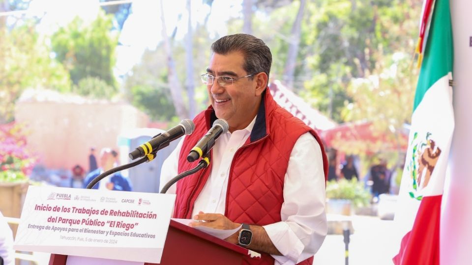 El gobernador inició la rehabilitación del parque “El Riego” y de la calle Vía Puebla