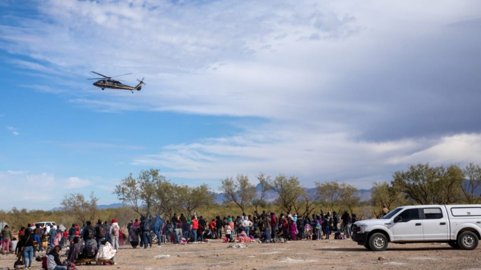 Policias estadounidenses detuvieron a miles de migrantes en la frontera