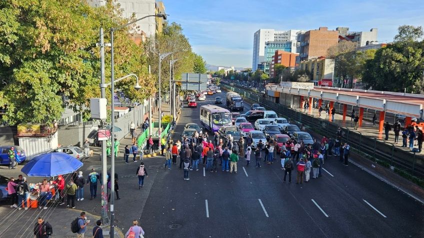 Comerciantes bloquean Calzada de Tlalpan y Calzada Ignacio Zaragoza: alternativas viales