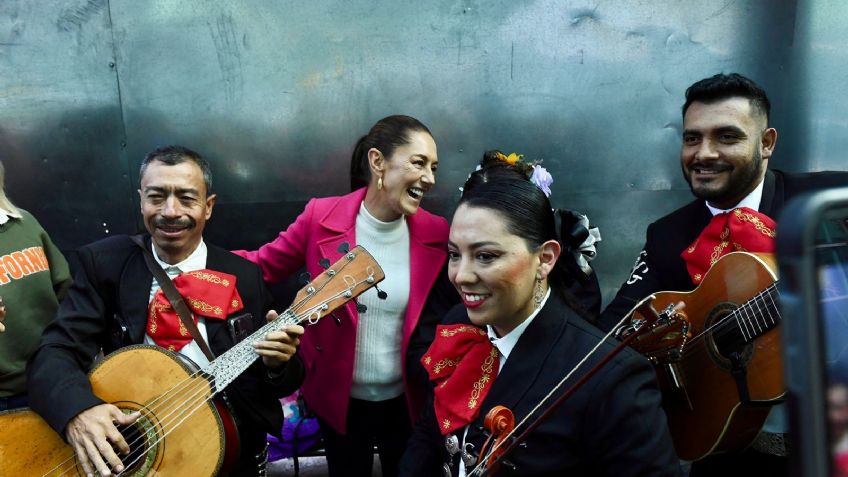 Claudia Sheinbaum llega a Jalisco; la reciben con mariachi en Aeropuerto de Guadalajara