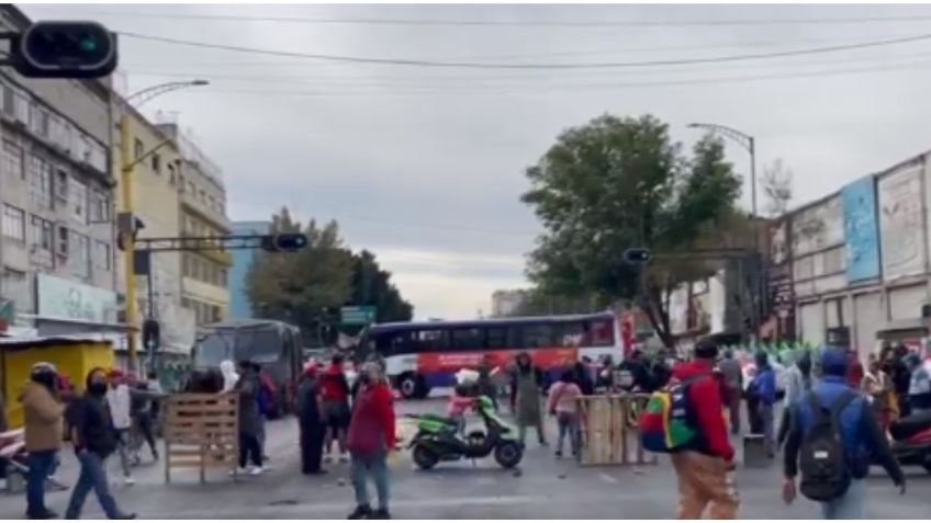 Bloqueo en Av. Circunvalación cumple 5 horas y colapsa el tráfico, estas son las alternativas viales