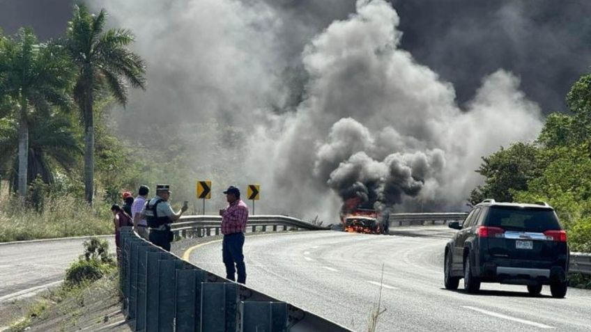 Veracruz: se registra fuerte explosión de dos pipas con combustible tras un choque en la carretera Tuxpan-Tampico