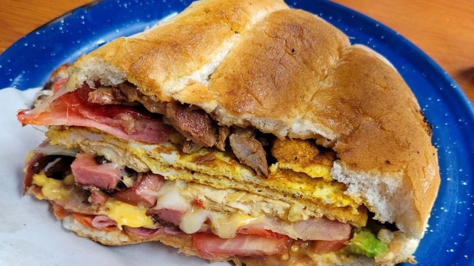 Tortas de 25 pesos en Tlatelolco