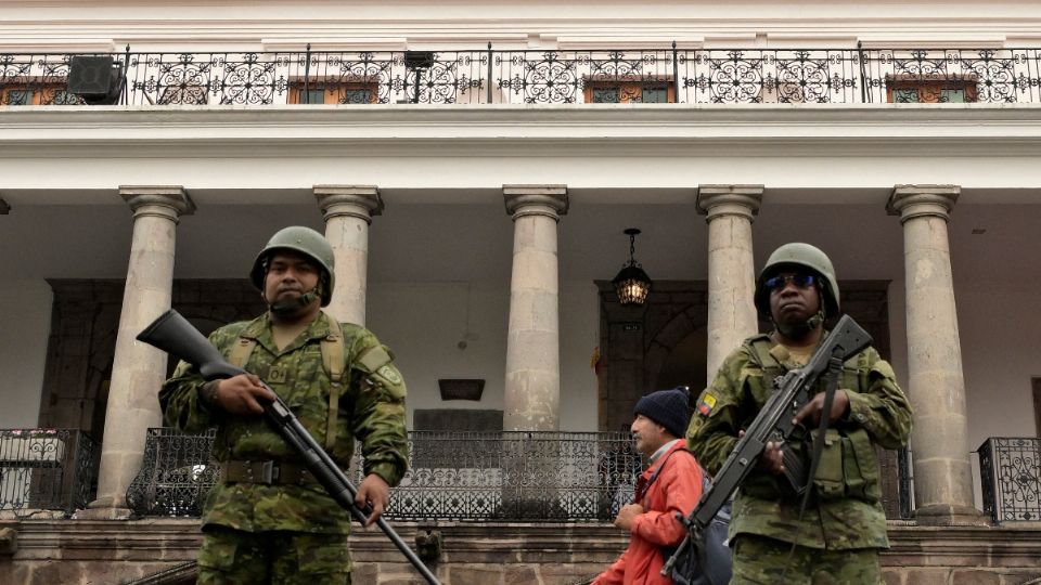 Militares salen a las calles por violencia de Ecuador