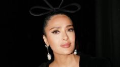 Salma Hayek conquista el Paris Fashion Week con su controvertido look Balenciaga