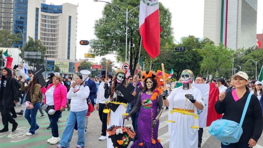 Marchan en Ángel de la Independencia en contra de la Reforma Judicial