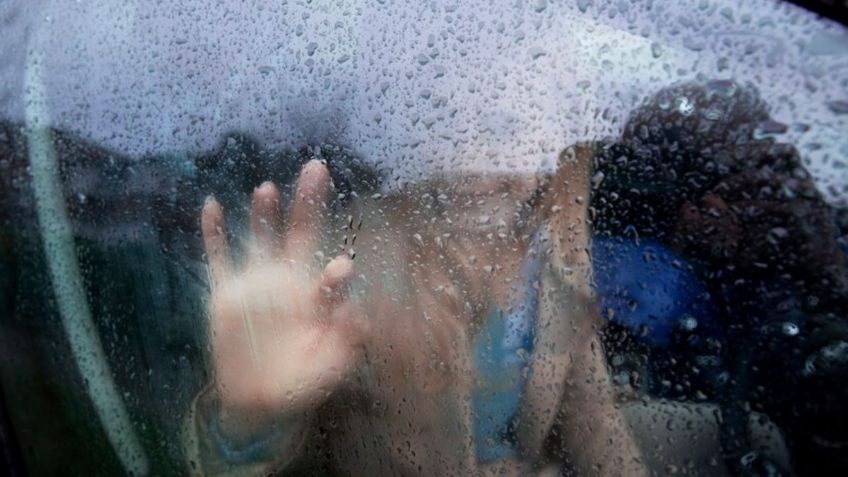 Cómo evitar que se empañen los cristales de tu auto cuando manejas en la lluvia