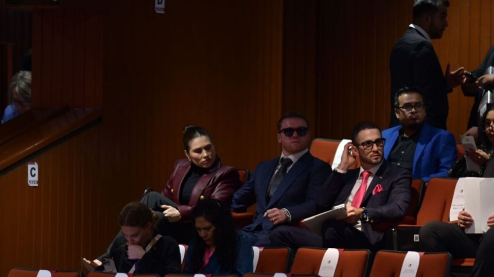 Canelo Álvarez presente en la toma de protesta de Sheinbaum