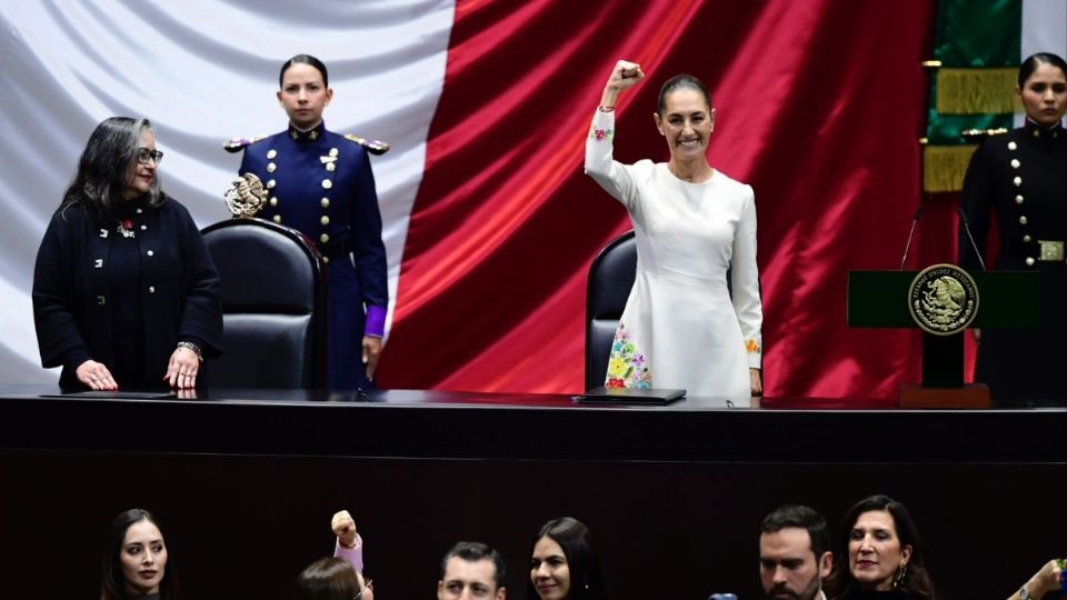 Sheinbaum saludó a cada uno de los presentes en la tribuna, incluyendo a Norma Piña, ministra presidenta