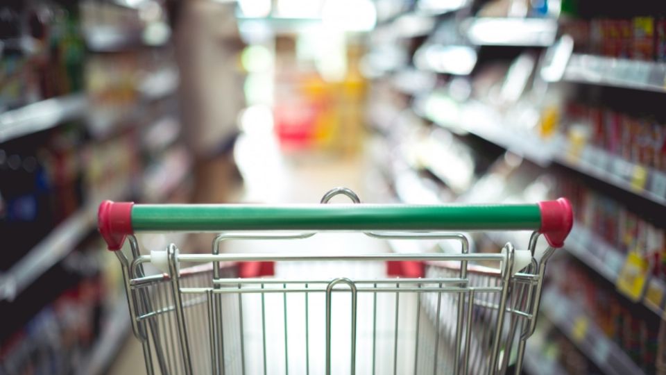 El hombre causó terror en el supermercado.