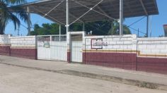 Niños de primaria amenazan a su compañerito con cuchillos en Altamira