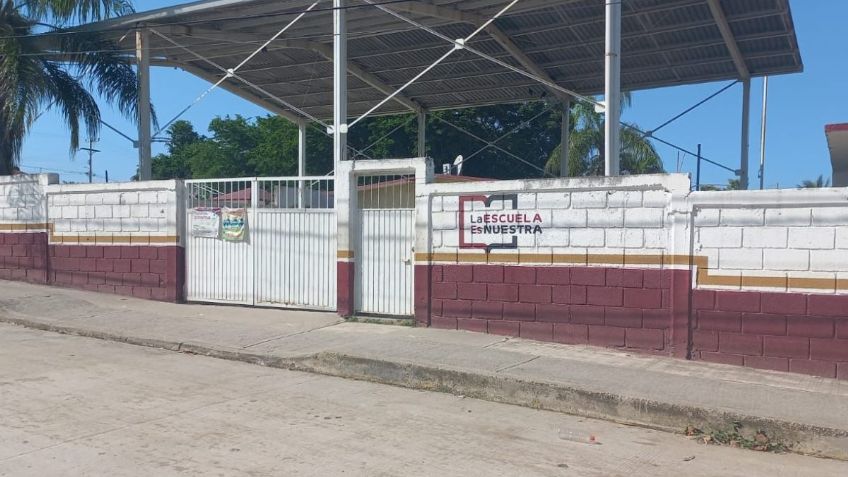 Niños de primaria amenazan a su compañerito con cuchillos en Altamira