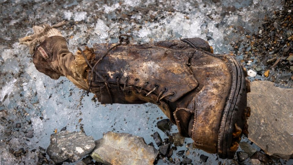 La bota de una persona que tenía una calceta grabada fue la pista de ese día