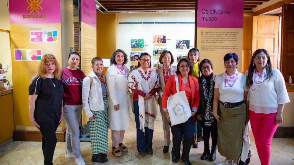 Alavez Ruiz participa en la inauguración de la exposición “Construyendo Oportunidades con Equidad”, organizada por la Asociación Mexicana de Arquitectas y Urbanistas.