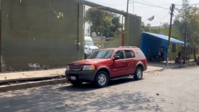 El vehículo fue presuntamente estacionado en esa calle horas antes, con el cuerpo en su interior,