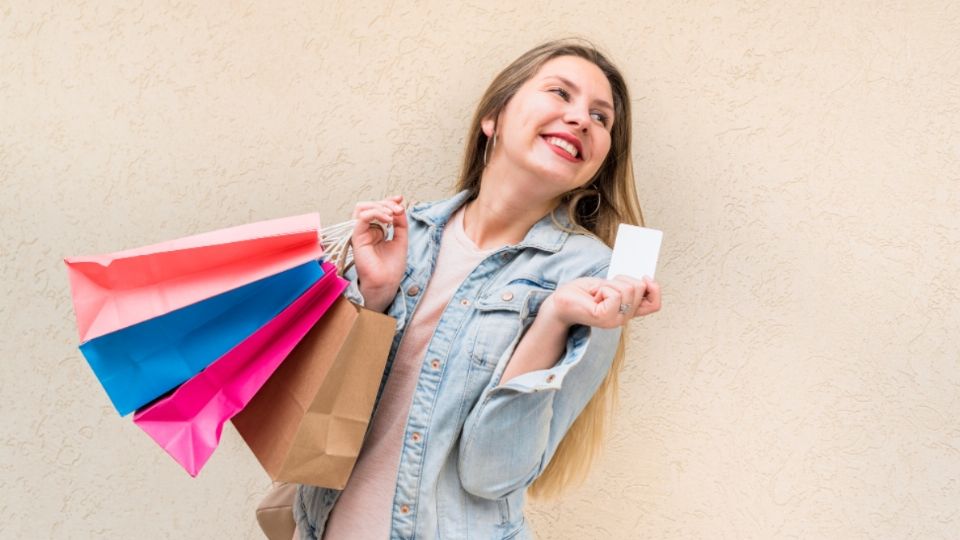 Las compras con tarjeta pueden ayudarte a recuperar un poco de dinero gastado.