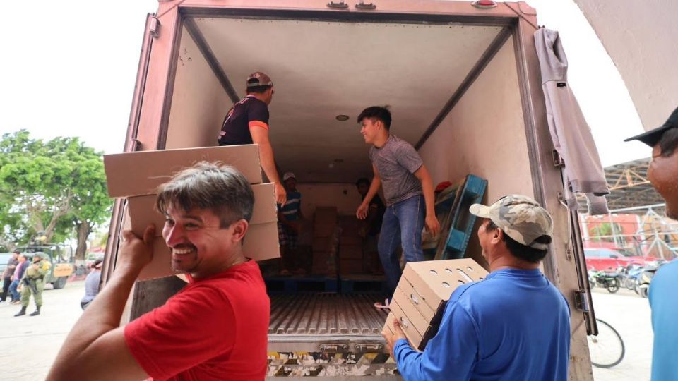 Se pide a la gente enviar artículos de primera necesidad.