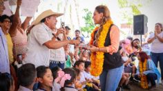 Evelyn Salgado entregó apoyos a familias de la colonia Campestre de La Laguna de Acapulco