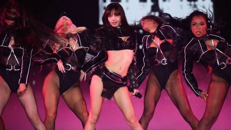 Lisa de Blackpink deslumbra en la pasarela de Victoria's Secret Fashion Show