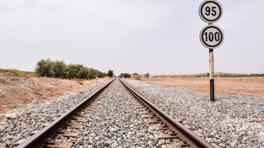 Mujer le amputan una pierna tras ser arrollada por el tren; se tropezó y quedó atrapada en la vías