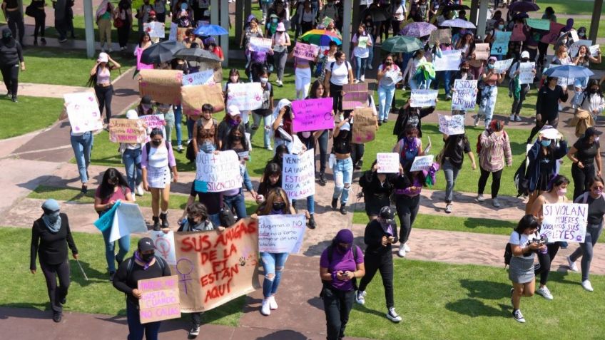 Estudiantes del CCH Sur marchan hacia CU; exigen destitución de autoridades y mejoras en el plantel