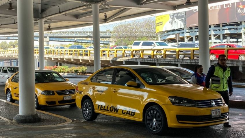 Taxistas autorizados acusan presión de autoridades para aceptar "sin reservas la incorporación de taxis de aplicación"