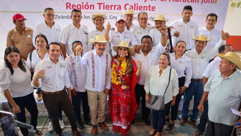 Evelyn Salgado continúa entregando apoyos a damnificados por John para Zirándaro y municipios de la Tierra Caliente