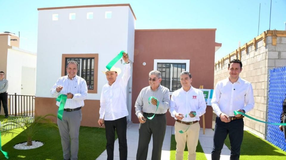 EL Gobernador de Sonora inauguró una primera etapa de la construcción del fraccionamiento Altares ubicado al sur de la ciudad de Hermosillo.