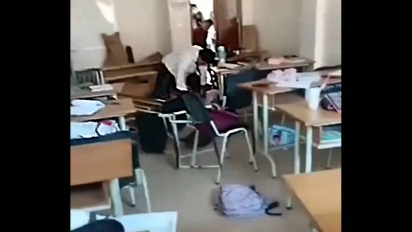 IMÁGENES FUERTES: Mata a su novia a puñaladas en un salón de clases y frente a sus compañeros