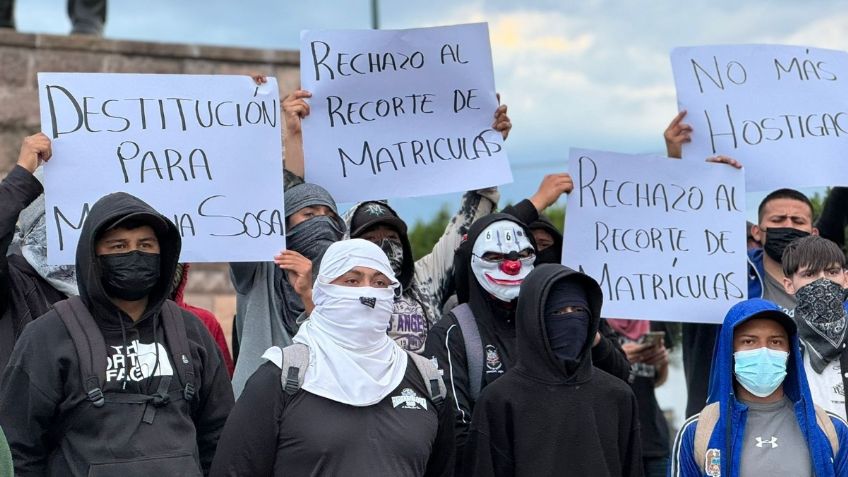 Estudiantes bloquean calles de Morelia: advierten sobre incendios y daños en caso de no ser atendidos