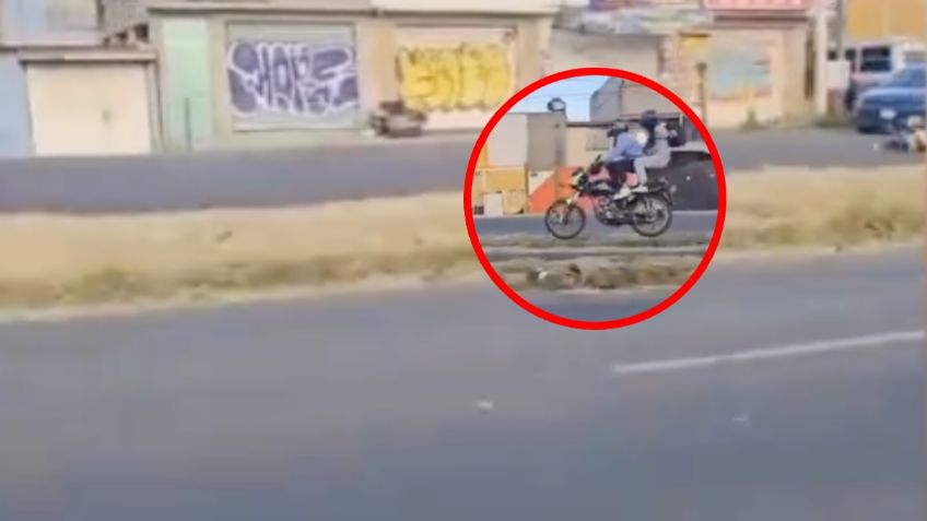 IMÁGENES FUERTES: motociclistas sufren terrible caída tras pelear con un automovilista