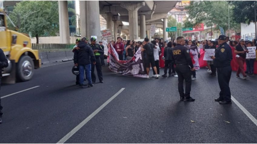 Estudiantes realizan bloqueo en Periférico Norte y colapsan el tráfico: alternativas viales