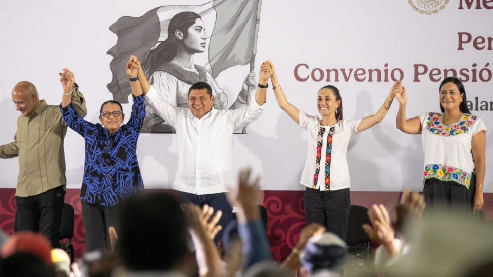 La secretaria Ariadna Montiel precisó que, al ser primera mujer al frente de la Presidencia, Claudia Sheinbaum se comprometió a apoyar a las mujeres con un ingreso básico,