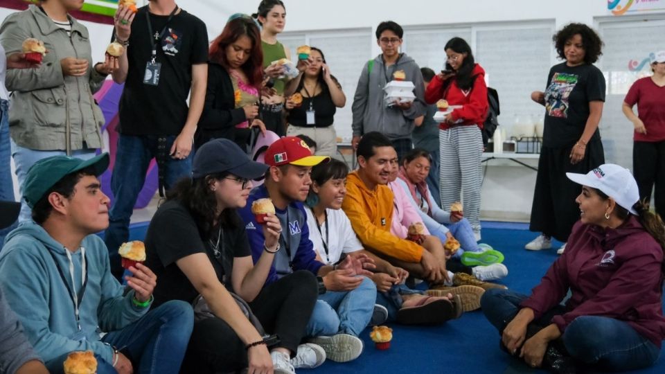 Durante el transcurso de la tarde, Mara Lezama y el enorme equipo que participa en las tareas de atención a emergencias recorrió, como lo hizo desde la noche del viernes y la mañana de este sábado