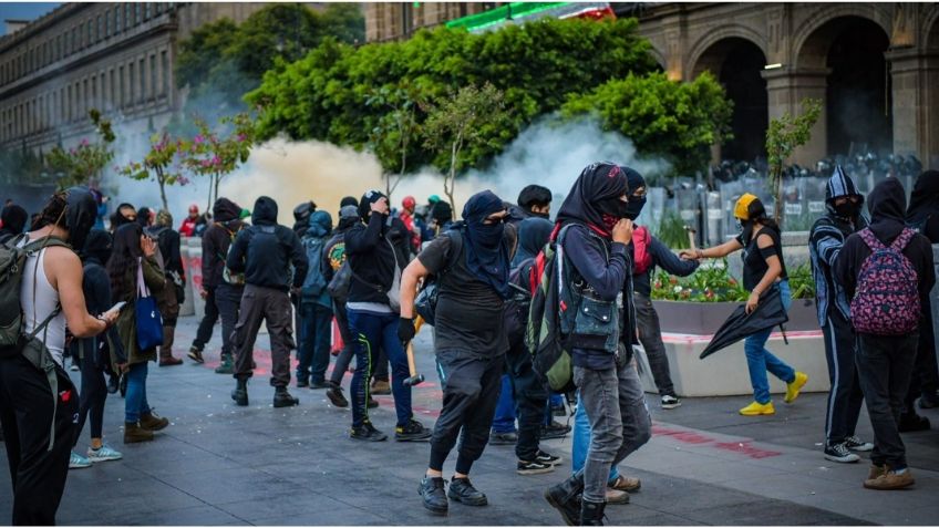 De incendiar el Metro a enfrentamientos en el Zócalo: FOTOS de destrozos del Bloque Negro en marcha por Tlatelolco