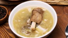 Caldo de huesos: la mejor receta para aliviar la microbiota intestinal