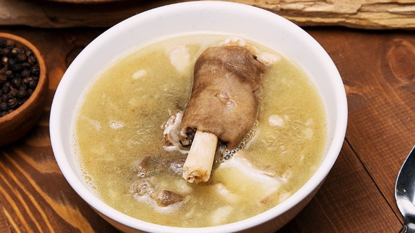 Caldo de huesos: la mejor receta para aliviar la microbiota intestinal