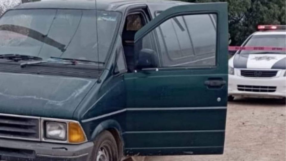 El político y su familia viajaban a bordo de una camioneta en un camino de terracería.