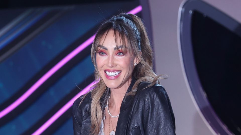 Anahí le hace un guiño a RBD en su regreso a la televisión con '¿Quién es la máscara?'