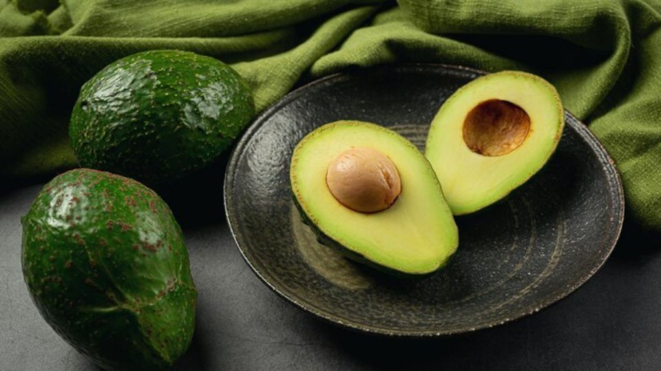 El truco de un frutero para saber si un aguacate está bueno sin abrirlo. Fuente: Freepik