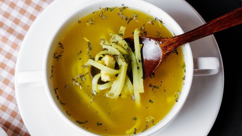 Sopa de col: la manera correcta de comer esta receta para bajar de peso