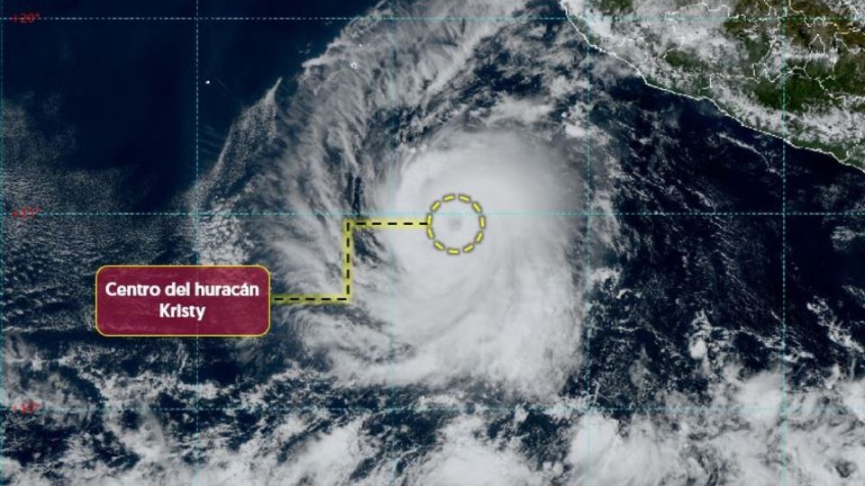 El ciclón tropical sigue su trayectoria en el Océano Pacífico.