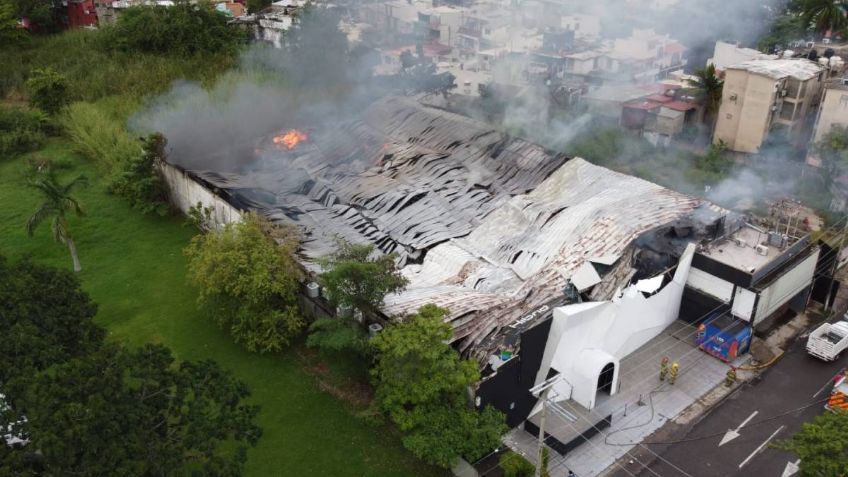 Incendio consume antro "Híbrido" en Villahermosa, Tabasco