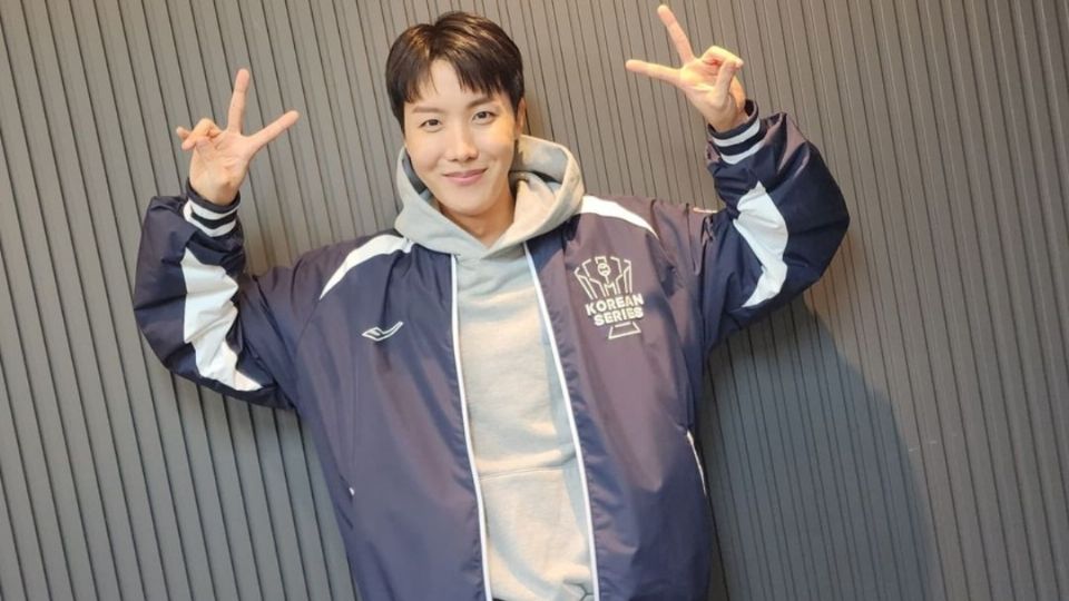 J-Hope fue el lanzador ceremonial de la serie mundial de Corea