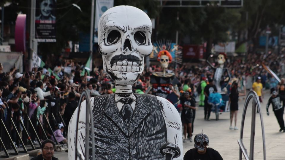 La gran mayoría de la cartonería que se va a utilizar en la Ofrenda Monumental es de los colectivos del Faro Oriente de Iztapalapa.