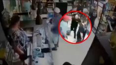 IMÁGENES FUERTES: ladrón asesina un cliente de una tienda tras intentar noquearlo con una botella