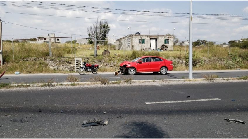 Persiguen a mujer y la atacan a balazos mientras circulaba por carretera de Puebla