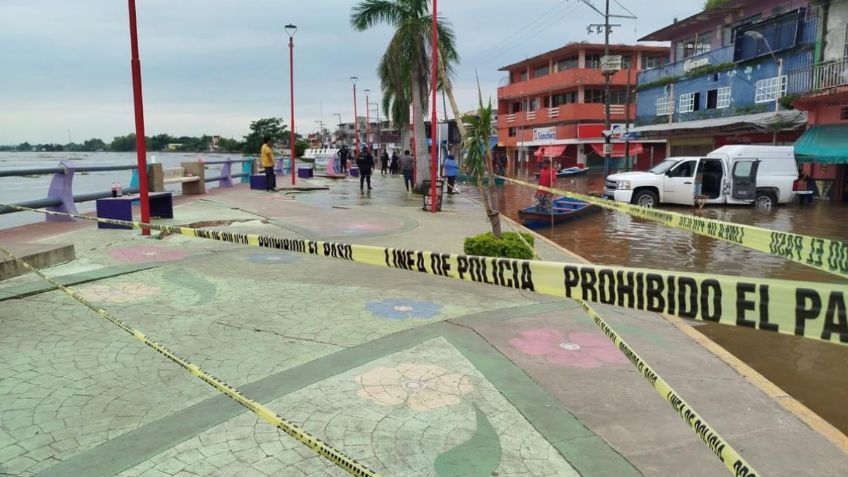 Río Coatzacoalcos inunda Minatitlán al sur de Veracruz 